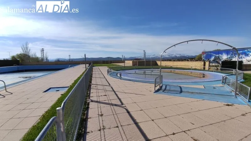 El alcalde Roberto Martín presenta el proyecto de remodelación de las piscinas municipales - KR