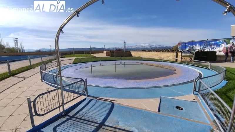 El alcalde Roberto Martín presenta el proyecto de remodelación de las piscinas municipales - KR