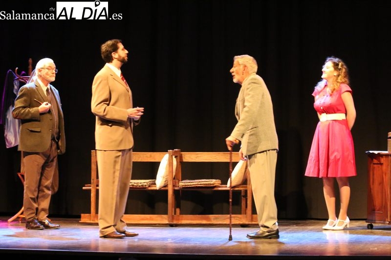 Representación de 'Trestigo de cargo' por La Lengua Teatro en Vitigudino / CORRAL