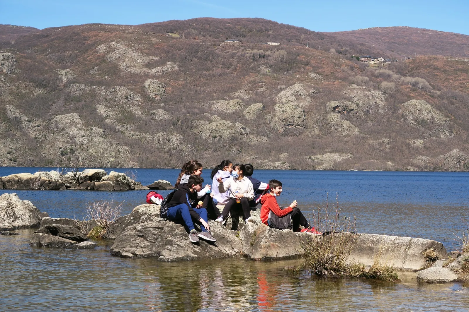 Foto 4 - Alumnos del IES Leonardo da Vinci conocen de primera mano el Lago de Sanabria