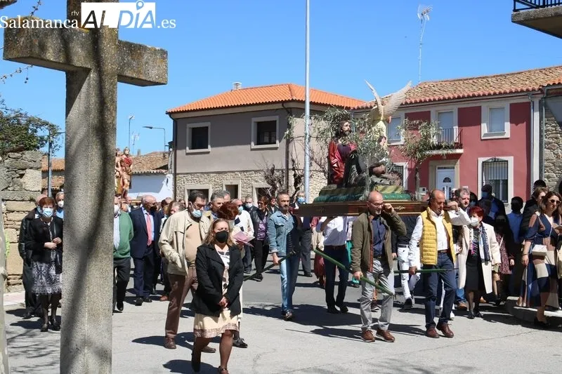 Procesión del Via Crucis en Lumbrales / CORRAL