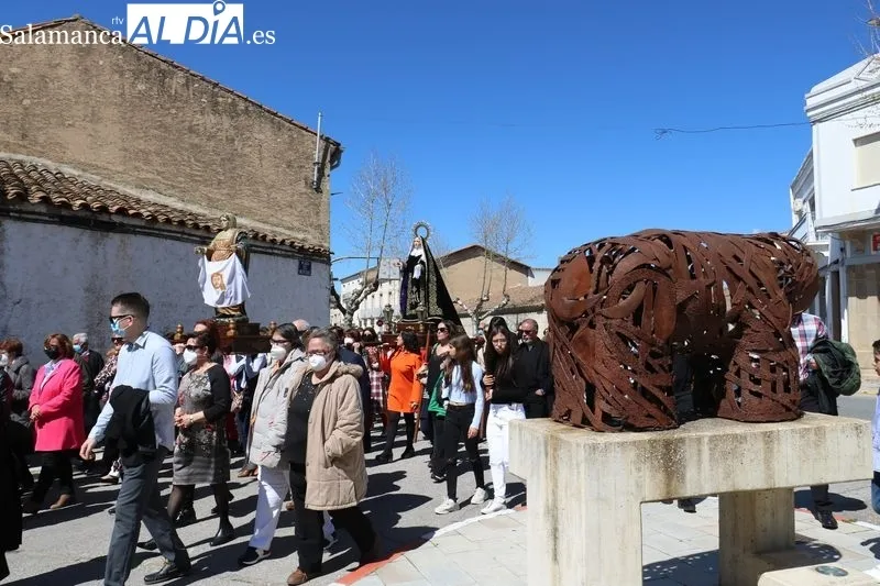 Procesión del Via Crucis en Lumbrales / CORRAL