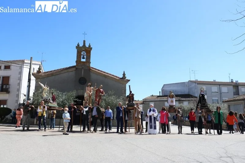 Procesión del Via Crucis en Lumbrales / CORRAL