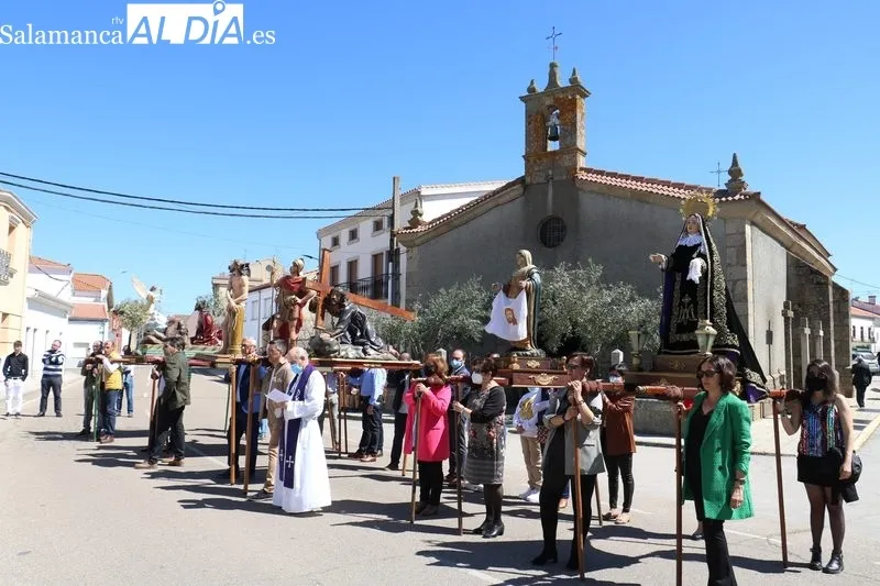Procesión del Via Crucis en Lumbrales / CORRAL