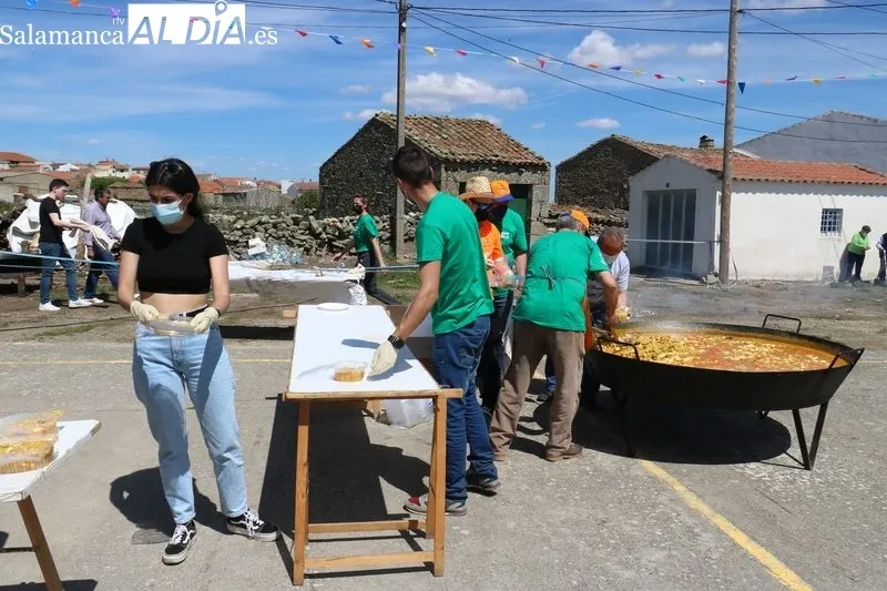 Calle Luis Filgueira y paella solidaria a favor de ELACyL en Cabeza de Framontanos / CORRAL