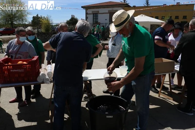 Calle Luis Filgueira y paella solidaria a favor de ELACyL en Cabeza de Framontanos / CORRAL