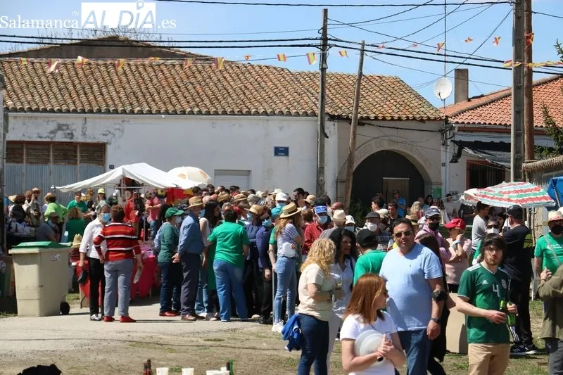 Calle Luis Filgueira y paella solidaria a favor de ELACyL en Cabeza de Framontanos / CORRAL