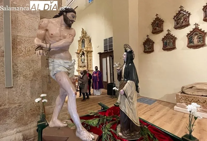 Foto 5 - La lluvia desluce por completo la procesi&oacute;n del V&iacute;a Crucis Teresiano