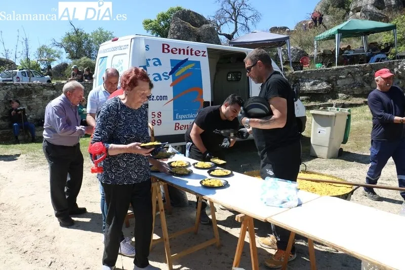 Fiesta en Villarino de los Aires en el Teso de San Cristóbal / CORRAL 