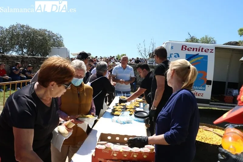 Fiesta en Villarino de los Aires en el Teso de San Cristóbal / CORRAL 
