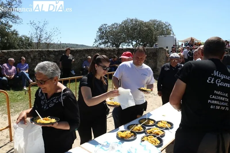Fiesta en Villarino de los Aires en el Teso de San Cristóbal / CORRAL 
