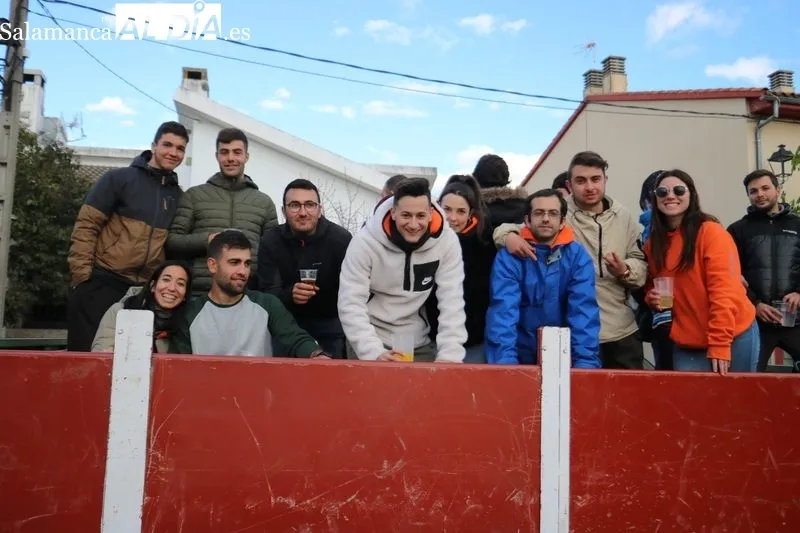 Éxito de los alumnos de la Escuela de Tauromaquia de Salamanca en la clase práctica celebrada en Olmedo de Camaces / CORRAL