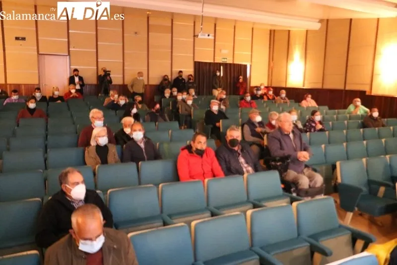 Azora presenta el proyecto de parque solar en Villarino de los Aires / CORRAL