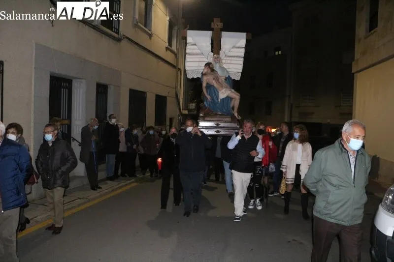 Procesión del Santo Entierro por las calles de Gujuelo - Fotos: Kiko Robles