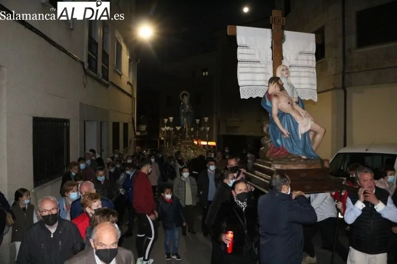 Procesión del Santo Entierro por las calles de Gujuelo - Fotos: Kiko Robles