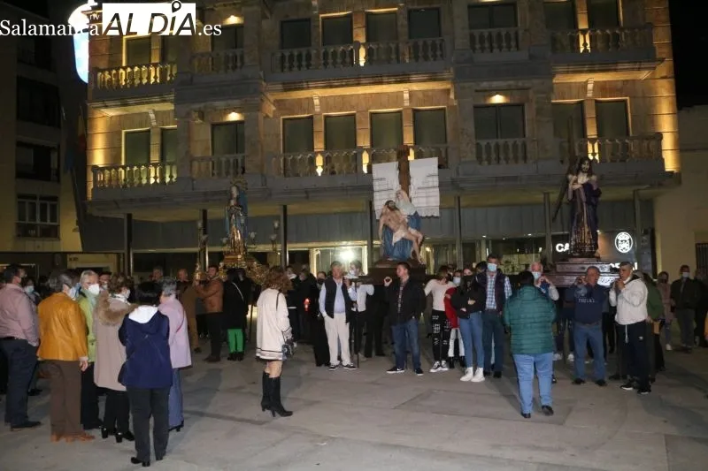 Procesión del Santo Entierro por las calles de Gujuelo - Fotos: Kiko Robles
