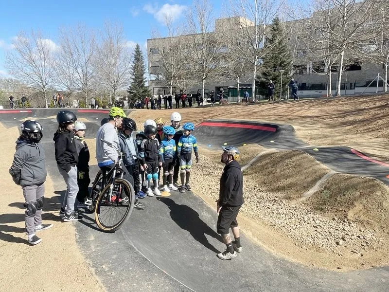 Foto 5 - Multitudinaria inauguraci&oacute;n del novedoso circuito de pump track en Carbajosa de la Sagrada