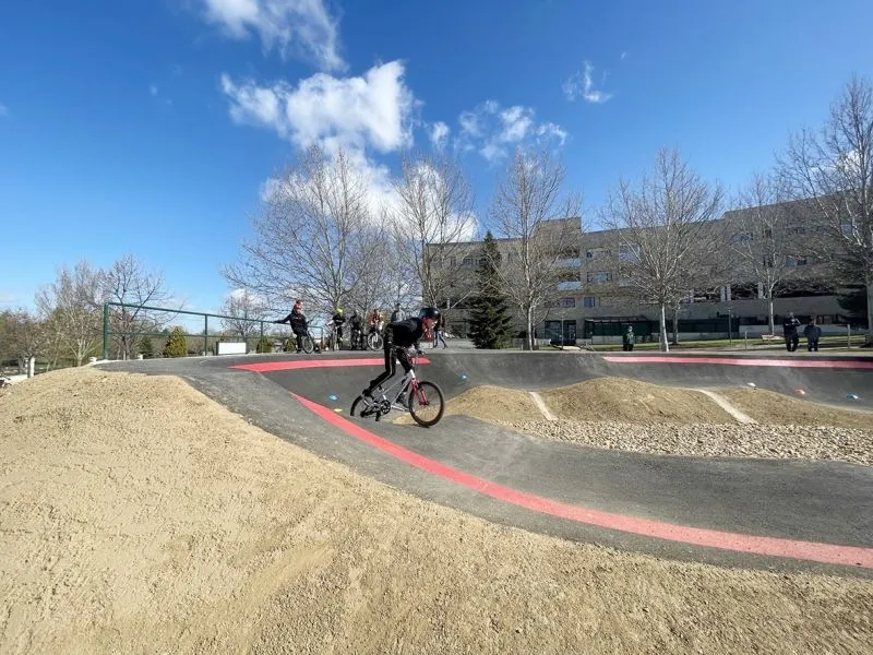 Foto 7 - Multitudinaria inauguraci&oacute;n del novedoso circuito de pump track en Carbajosa de la Sagrada