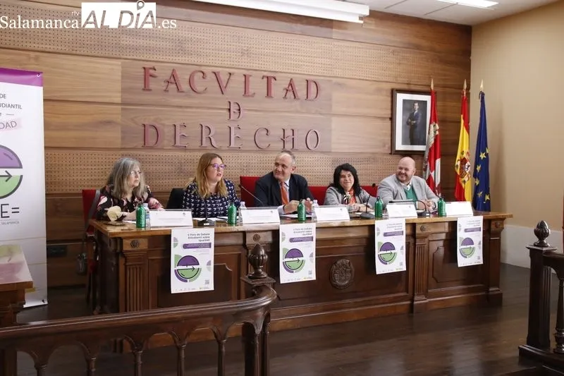 La secretaria de Estado de Igualdad, Ángela Rodríguez, en una jornada de debate sobre igualdad en la Facultad de Derecho de la USAL. Foto de David Sañudo