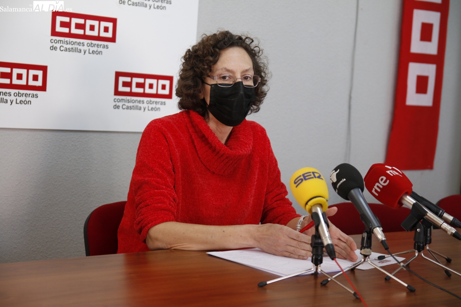 Laura Mayo, secretaria de Enseñanza de CCOO Salamanca, en la rueda de prensa de este lunes. Foto de David Sañudo
