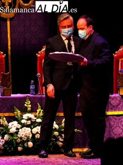El Teatro Calderón acogía el pronunciamiento del pregón a cargo de Fernando García y la entrega de los galardones del Premio Nacional de Poesía