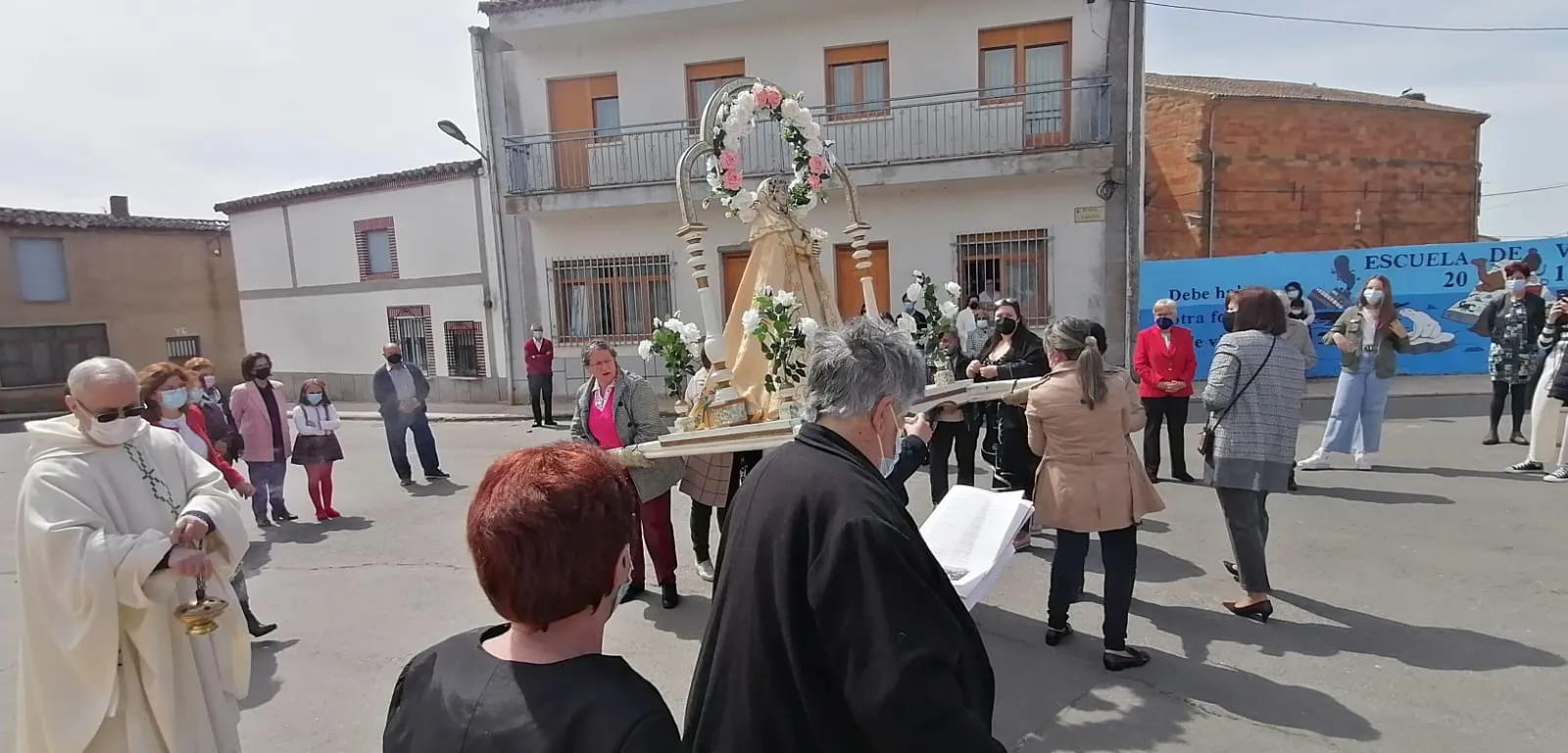 Villoruela ha despedido su Semana Santa con el Resucitado y el Coro de la localidad