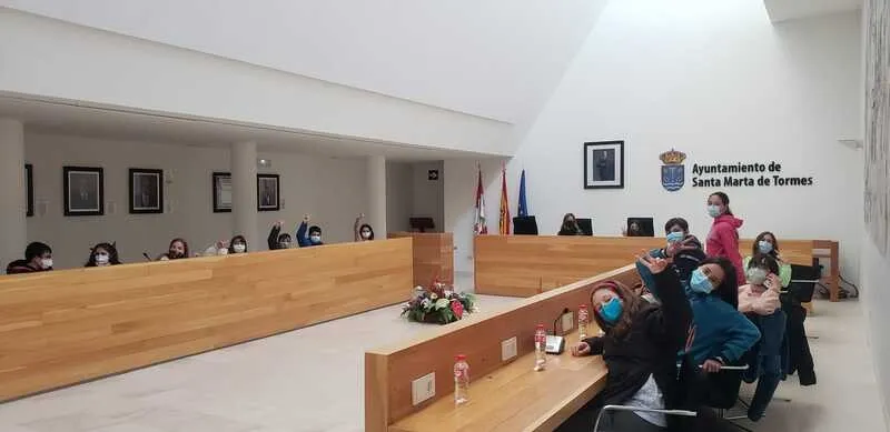 Participantes en el pleno trimestral de Ciudad Amiga de la Infancia en Santa Marta