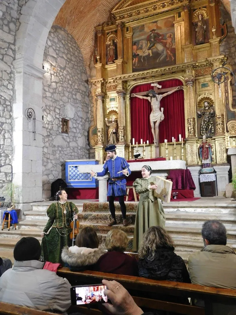 Foto 6 - Teatro en San Mart&iacute;n del Casta&ntilde;ar con 'Buscando a Nebrija' 