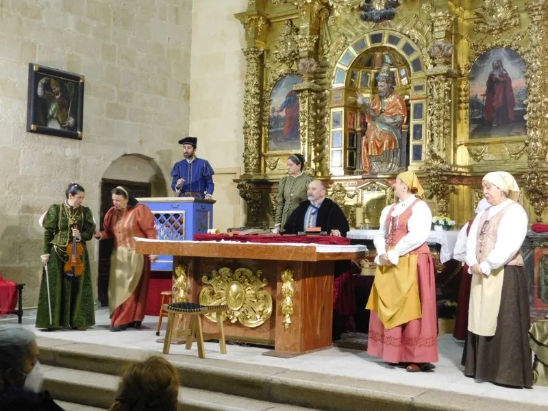 Foto 8 - Villoruela disfruta de la representaci&oacute;n de 'Buscando a Nebrija'