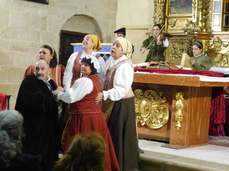 Foto 3 - Villoruela disfruta de la representaci&oacute;n de 'Buscando a Nebrija'