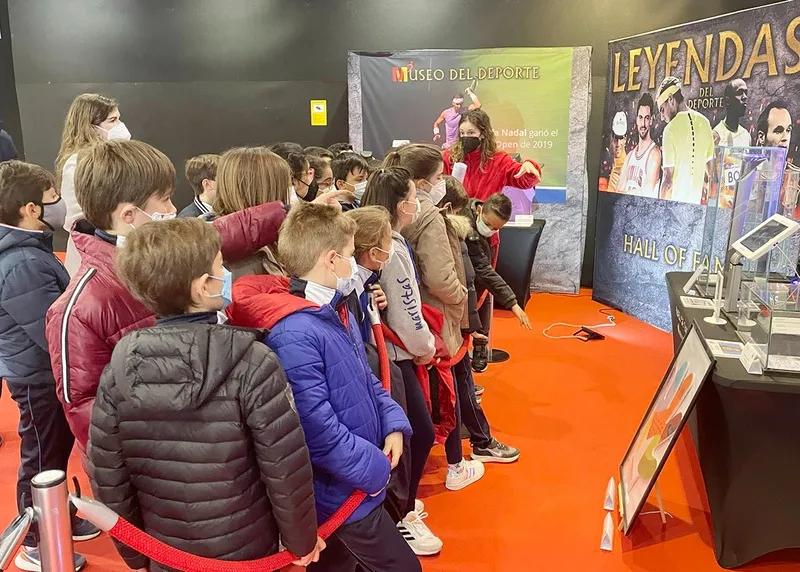 Foto 3 - Cerca de 500 escolares de Salamanca disfrutan de la exposici&oacute;n 'Leyendas del deporte'