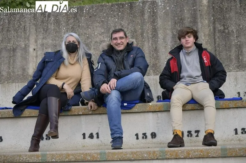 Foto 3 - Los aficionados resisten el fr&iacute;o disfrutando del deporte charro