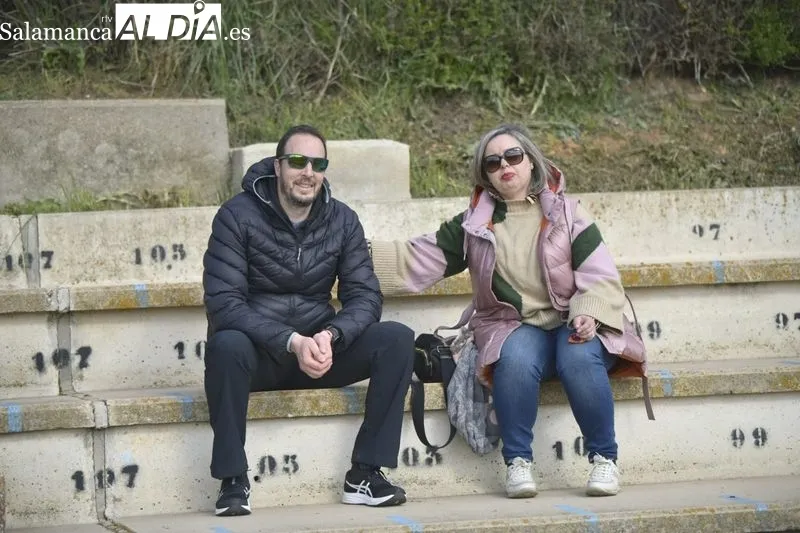 Foto 2 - Los aficionados resisten el fr&iacute;o disfrutando del deporte charro