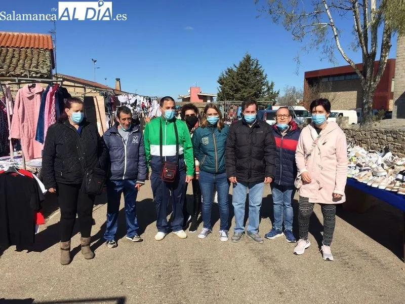 Foto 7 - El mercadillo de Trabanca acoge una buena afluencia de p&uacute;blico este primer domingo de abril
