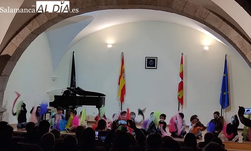 Foto 4 - Los peque&ntilde;os de la escuela de m&uacute;sica y danza 'Jos&eacute; Lid&oacute;n' despliegan su arte