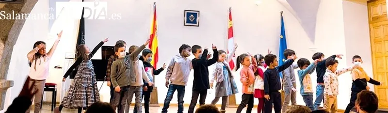 Foto 2 - Los peque&ntilde;os de la escuela de m&uacute;sica y danza 'Jos&eacute; Lid&oacute;n' despliegan su arte