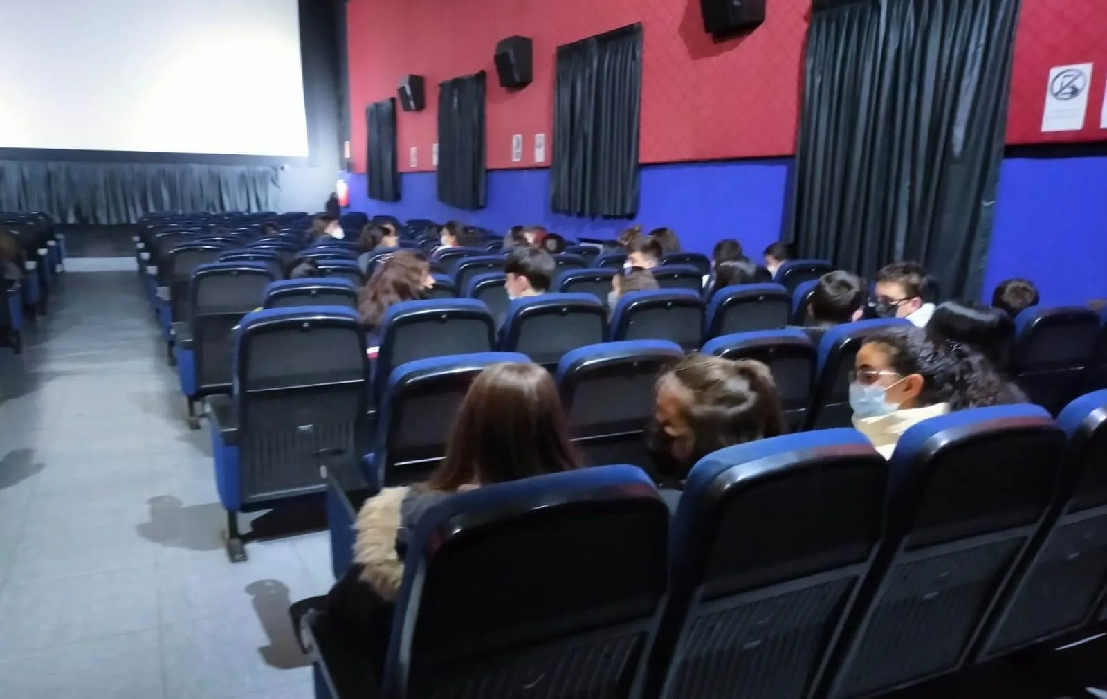 Foto 2 - Escolares de Secundaria visionan &lsquo;Maixabel&rsquo; en el ciclo para romper estereotipos
