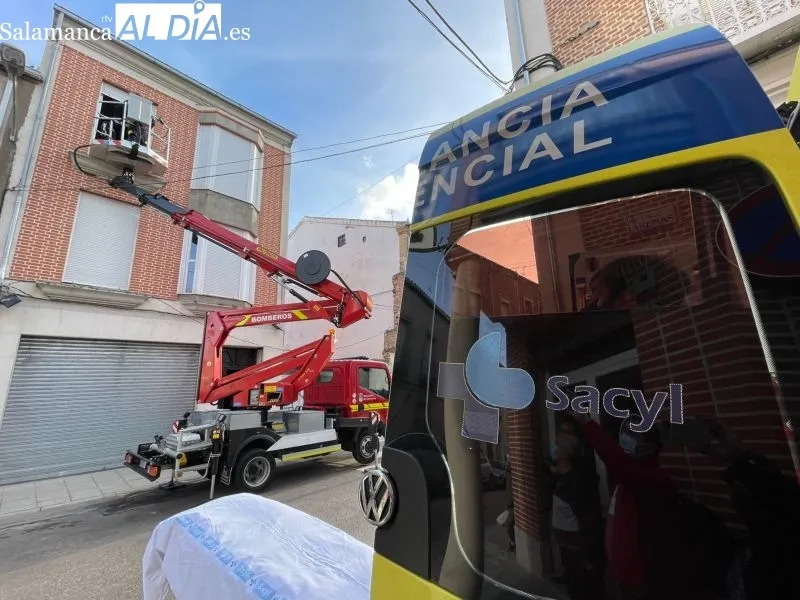 Rescate del hombre accidentado en un inmueble de la calle Carmen - RB