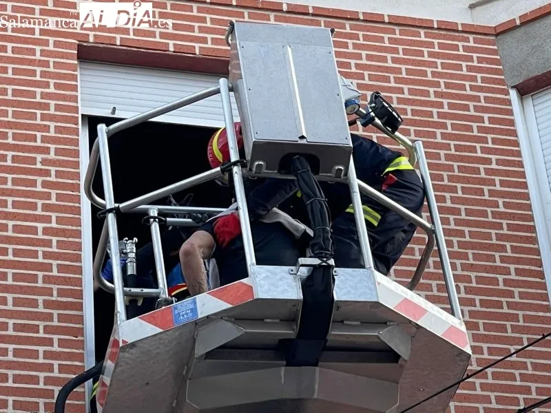 Rescate del hombre accidentado en un inmueble de la calle Carmen - RB
