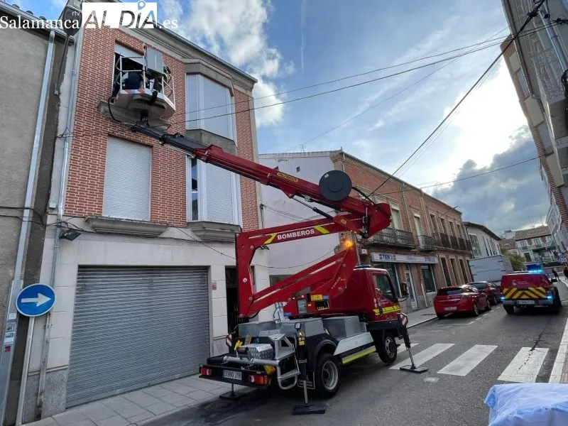Rescate del hombre accidentado en un inmueble de la calle Carmen - RB