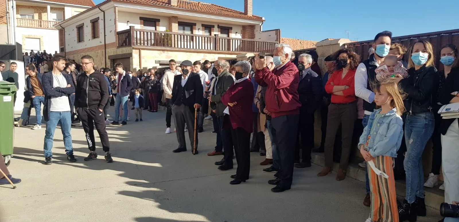 Foto 3 - Navales vuelve a celebrar el Cabildo de la Vera Cruz