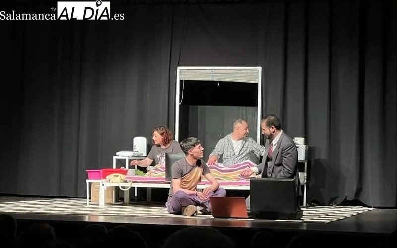 Representación de Teartro Estable, de Leganés, en Vitigudino / JORGE MONTES BENITO