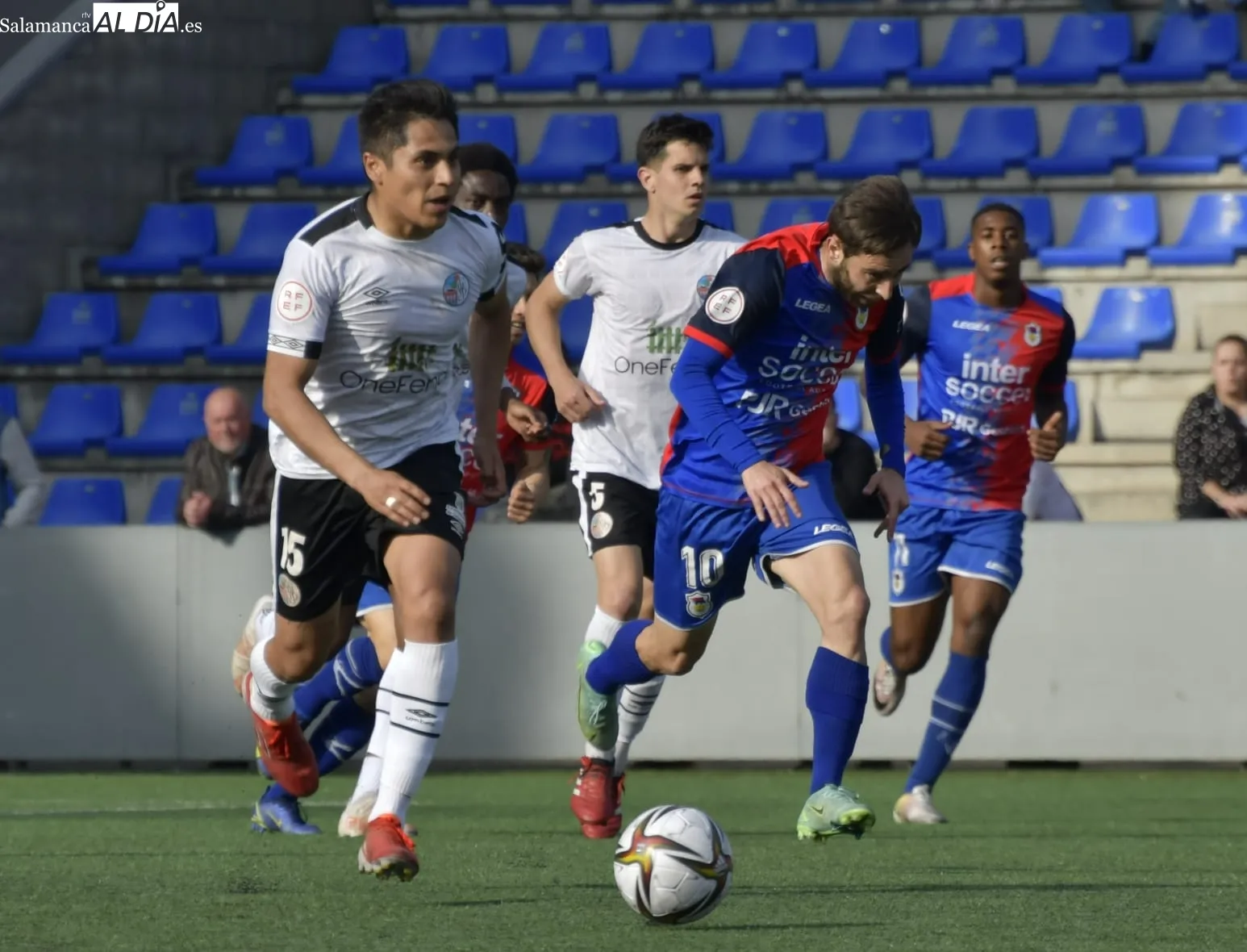 Galería de imágenes del partido con aficionados charros en Asturias
