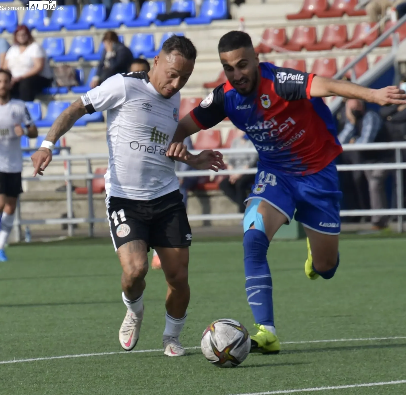 Galería de imágenes del partido con aficionados charros en Asturias