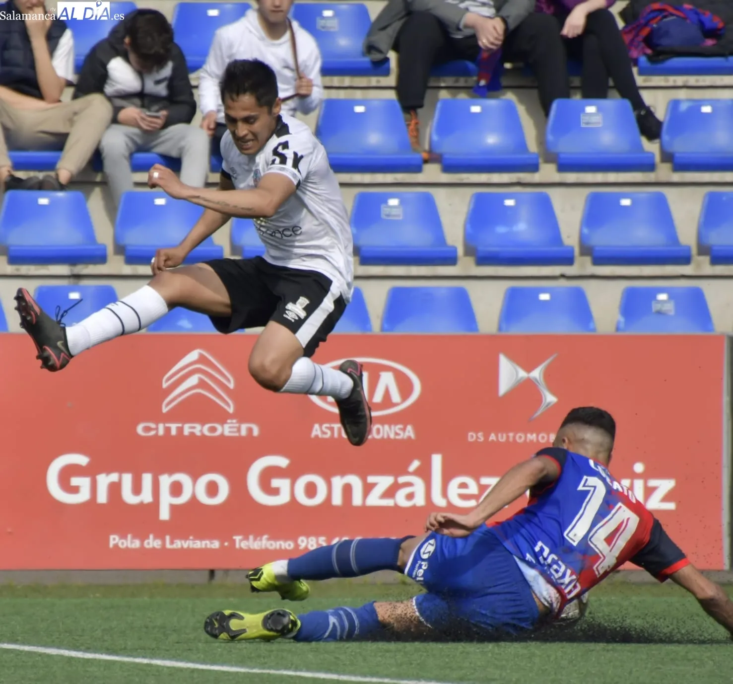 Galería de imágenes del partido con aficionados charros en Asturias