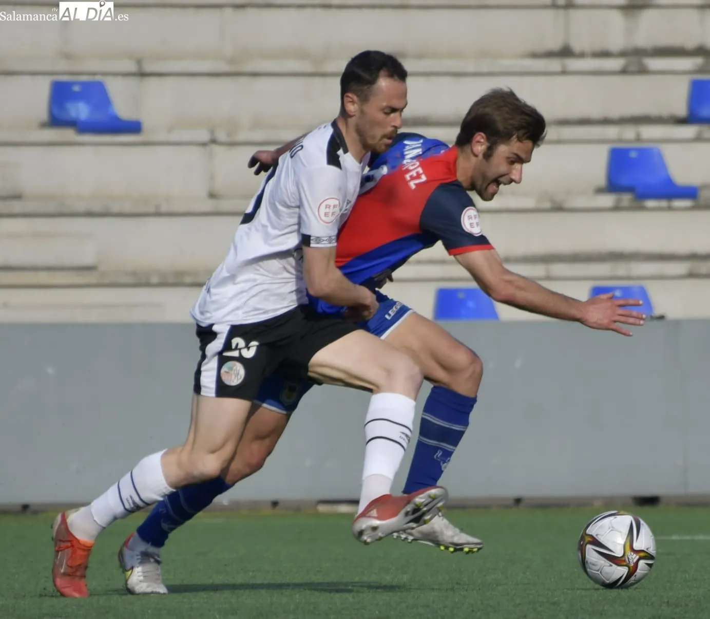 Galería de imágenes del partido con aficionados charros en Asturias