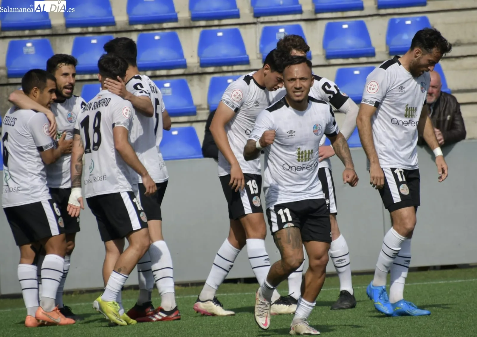 Galería de imágenes del partido con aficionados charros en Asturias