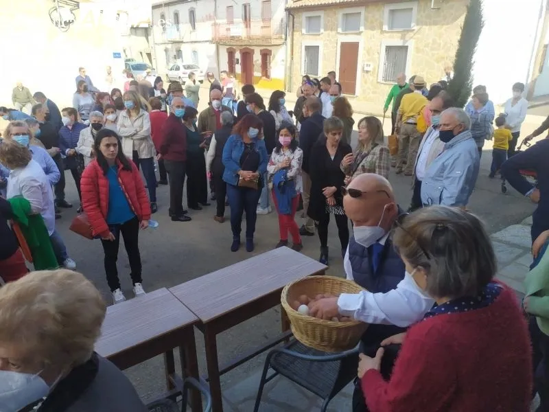 Tradicional subasta de los huevos del Cristo de Fuenterroble de Salvatierra - Kiko Robles