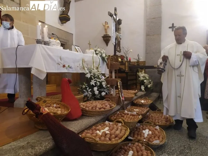Tradicional subasta de los huevos del Cristo de Fuenterroble de Salvatierra - Kiko Robles