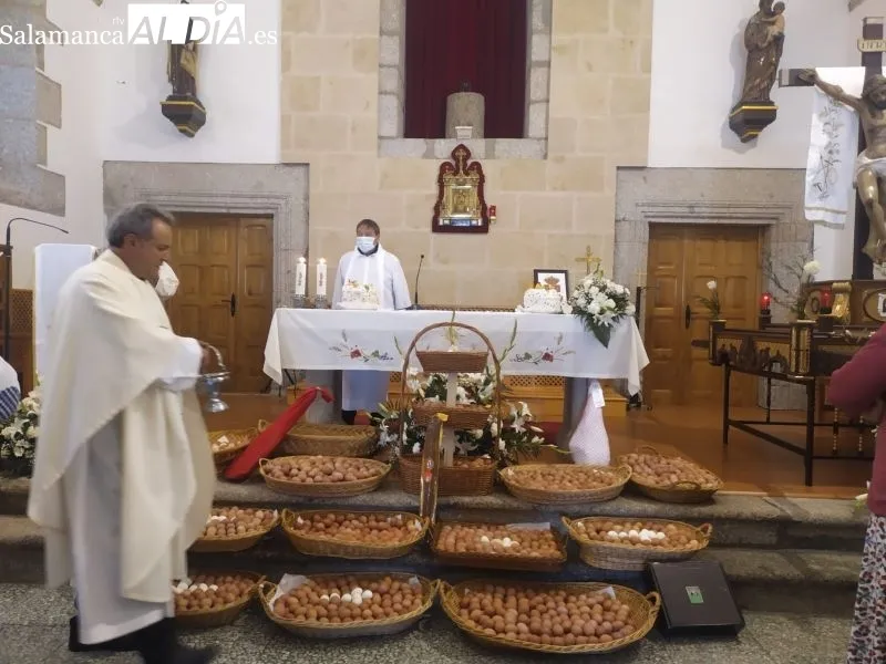 Tradicional subasta de los huevos del Cristo de Fuenterroble de Salvatierra - Kiko Robles